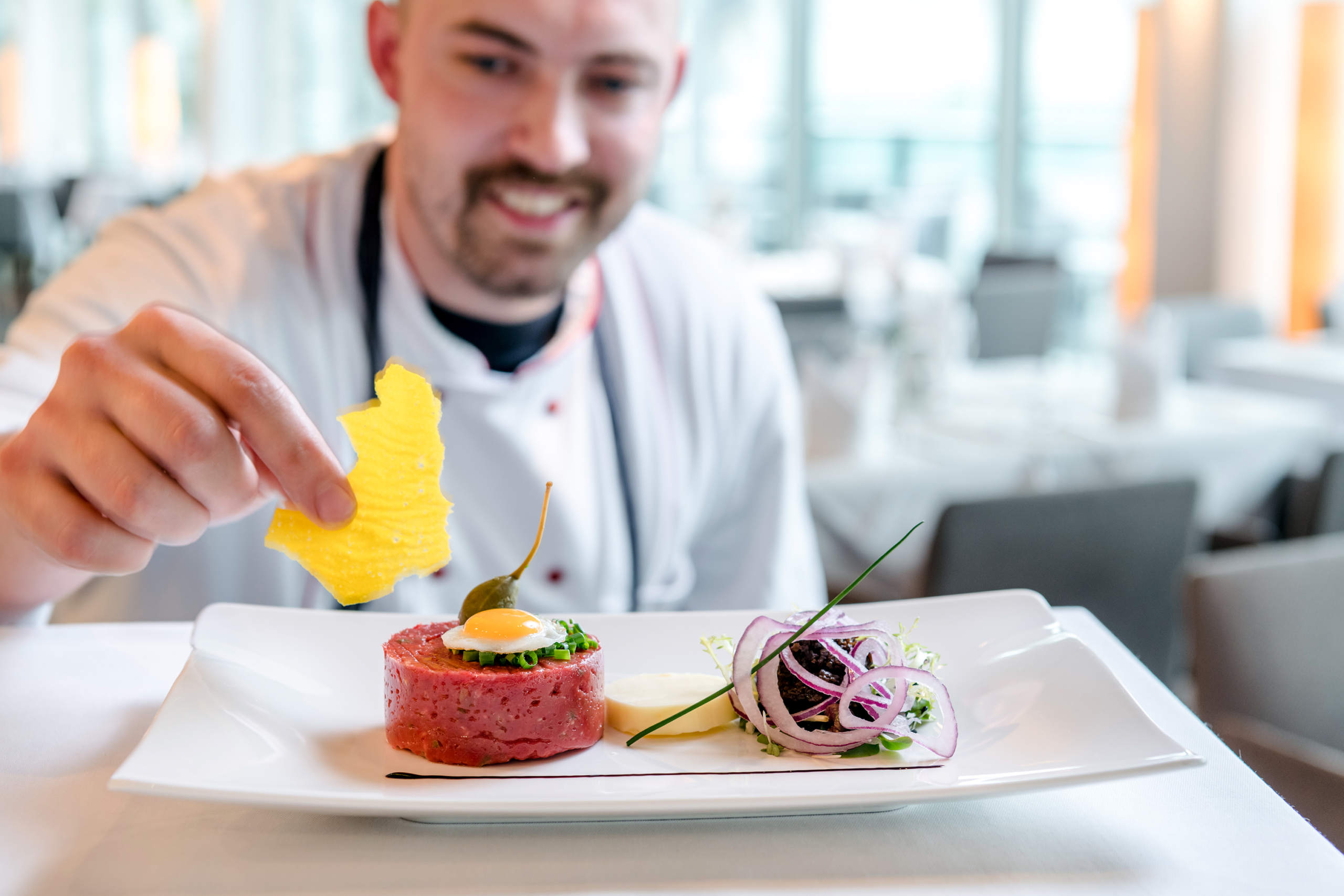 IMLAUER-Sky-Restaurant-Beef-Tatar-vom-Weiderind_1-scaled