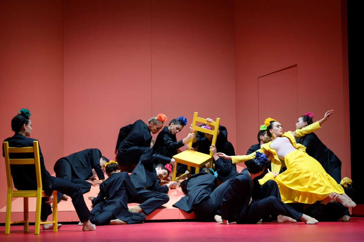 Bild: Inszenierung "Fridas Welt" im Landestheater Salzburg|Bild: Innenansicht des Salzburger Landestheaters|Bild: Außenansicht des Salzburger Landestheaters
