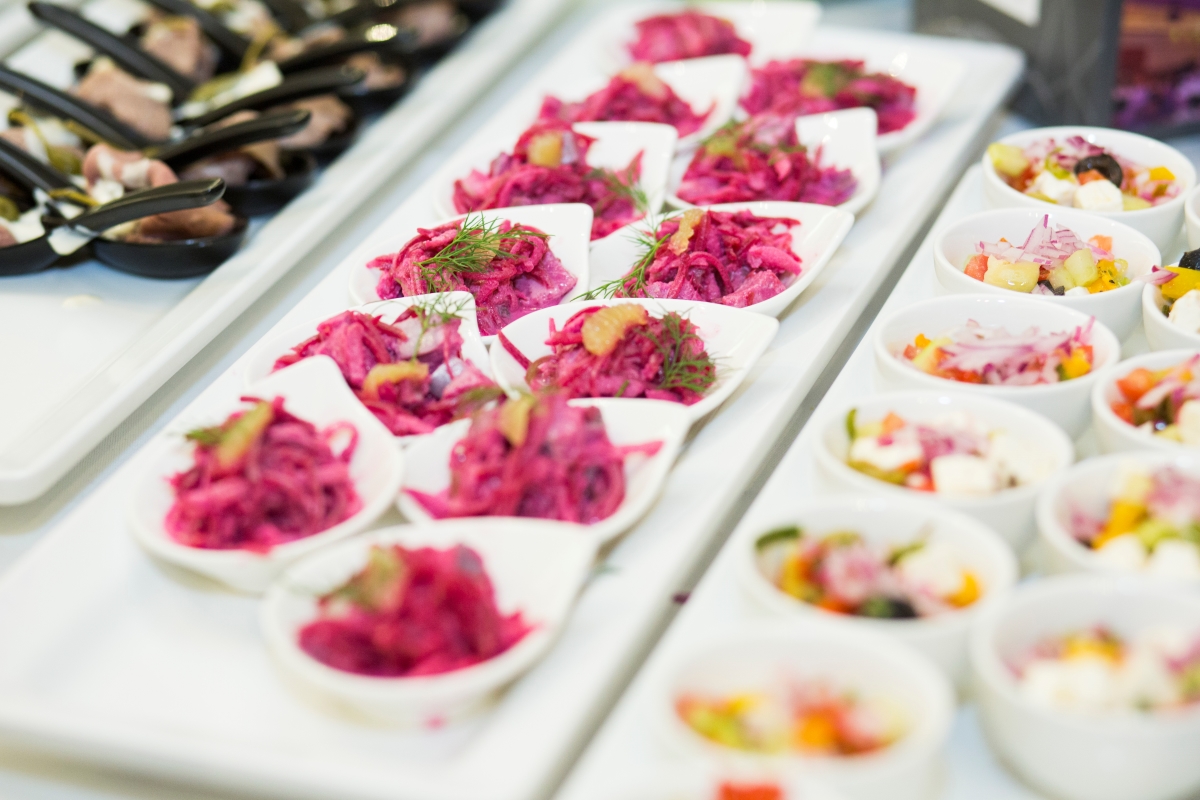 bild: Vorspeisenbuffet|||Bild: Teller mit Finger Food