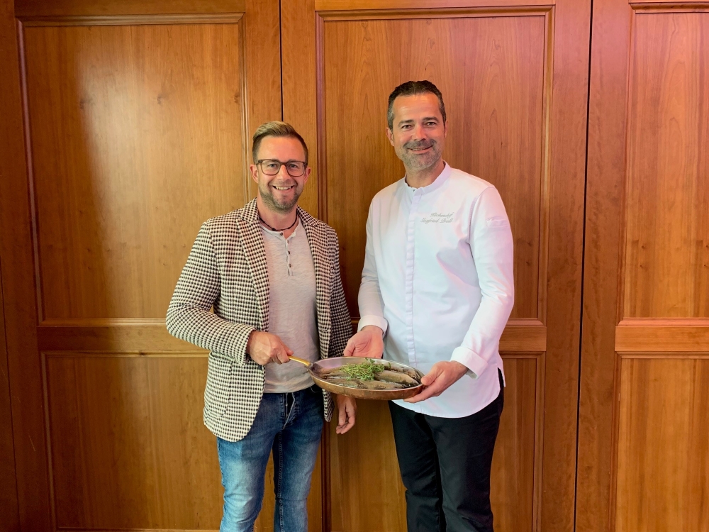 Bild: Fischzüchter Erwin Gruber und Küchenchef Gottfried Prall