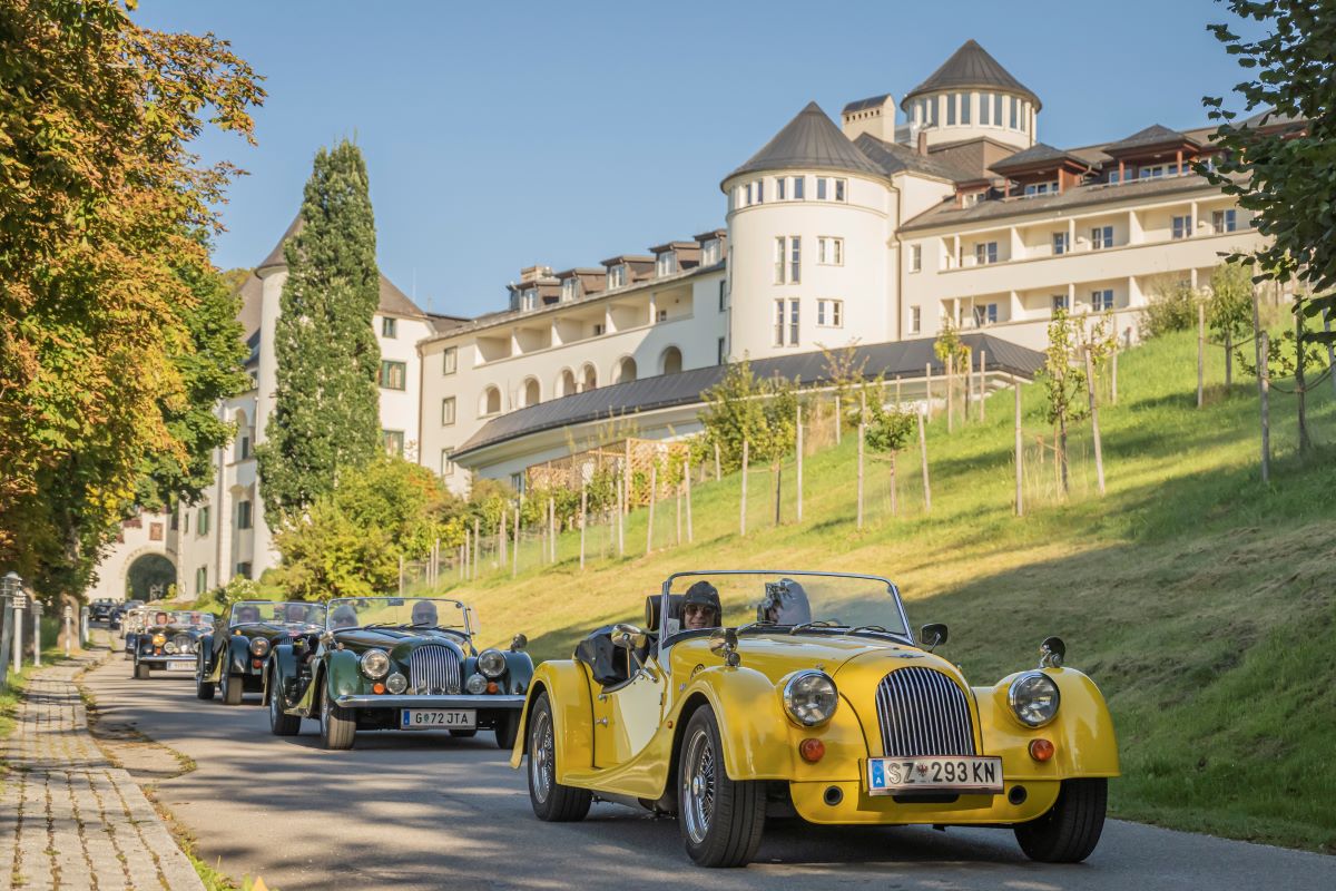 IMLAUER Hotel Schloss Pichlarn Bild: Oldtimer vor dem IMLAUER Hotel Schloss Pichlarn