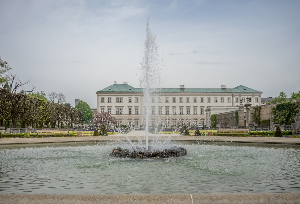 schloss-mirabell-7160178 Bild: Springbrunnen mit Schloss Mirabell im Hintergrund
