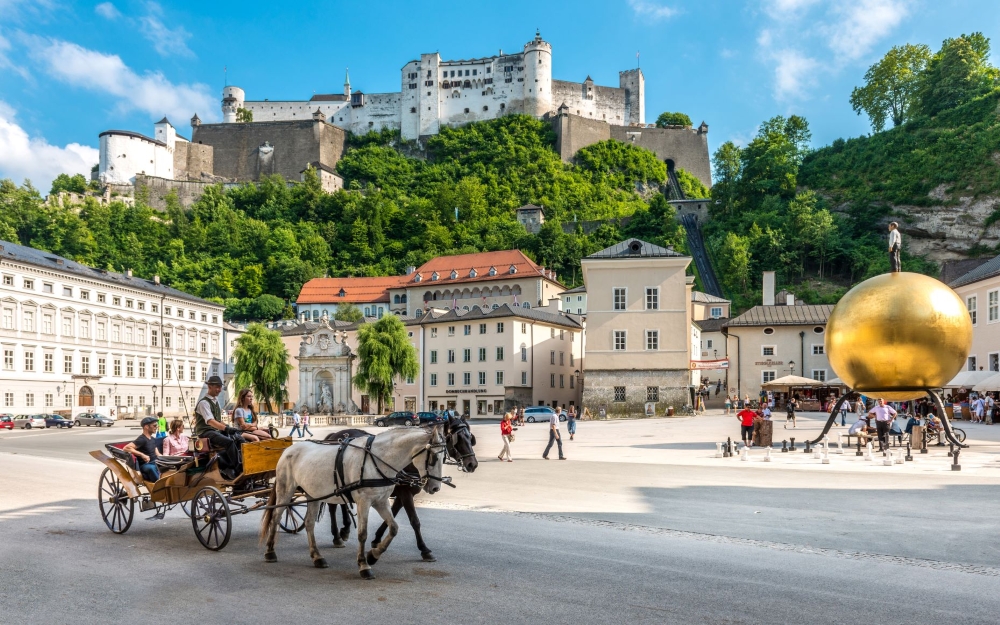 Fiaker Tourismus Salzburg Breitegger Günter Bild: Fiaker am Kapitelplatz