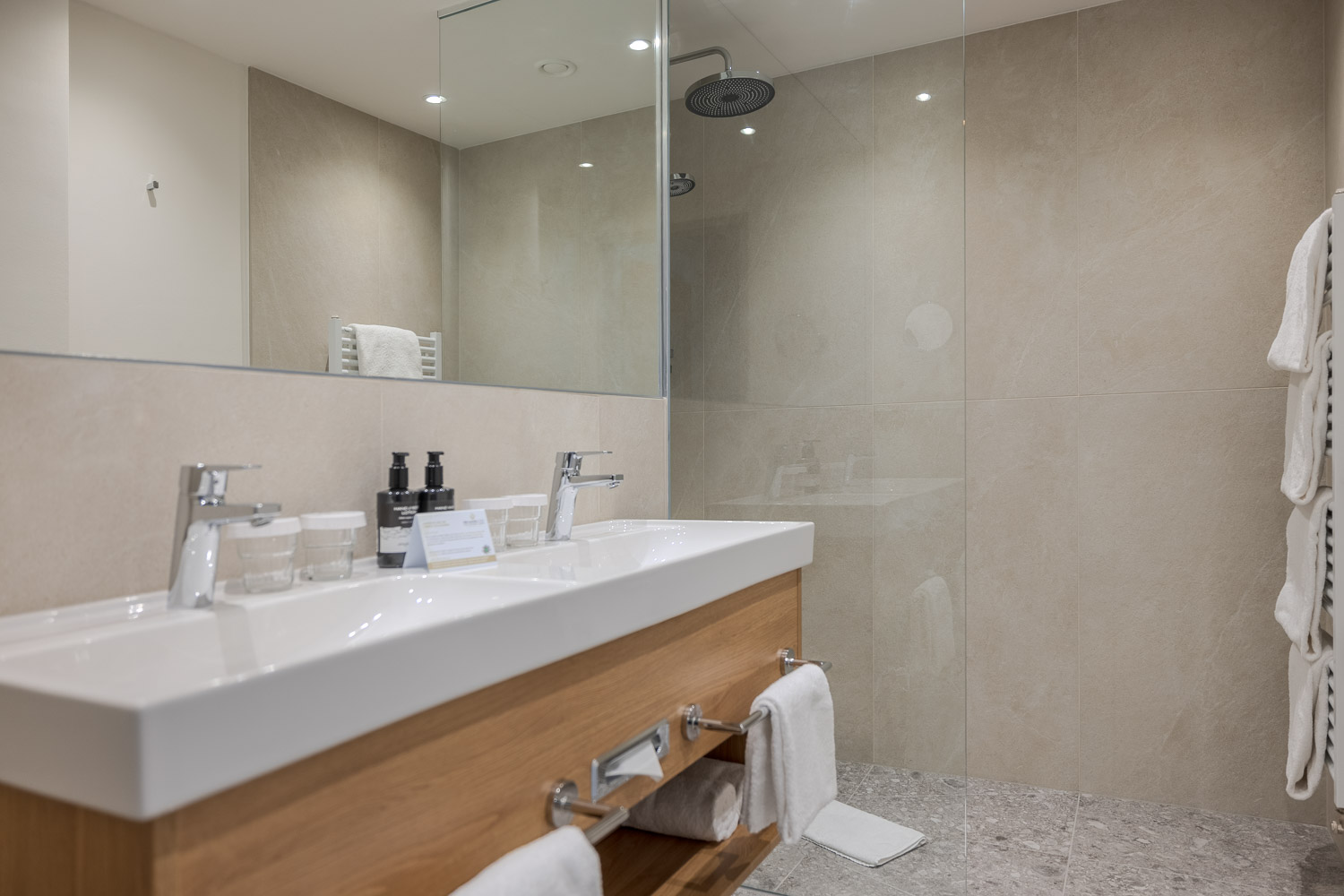 Hotel IMLAUER & Bräu Bild: neu renoviertes Badezimmer