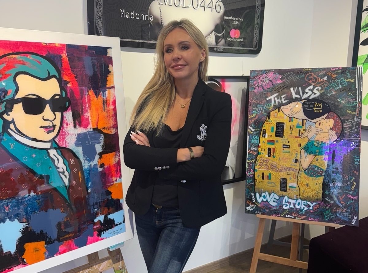 Bild: Veronika Khartchenko in ihrer Galerie "Icon Gallery" in Salzburg