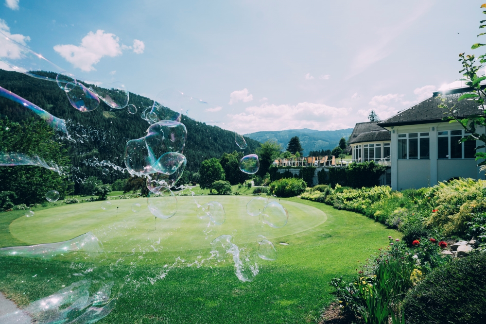 Bild: Soap Bubble Studies von Marlies Plank am Golf & Country Club Schloss Pichlarn