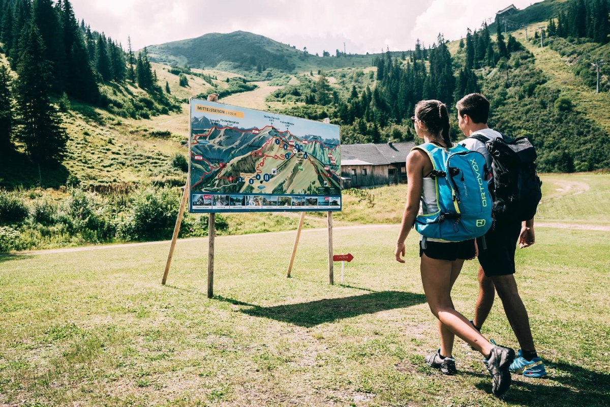 Bild: Wanderer auf der Riesneralm
